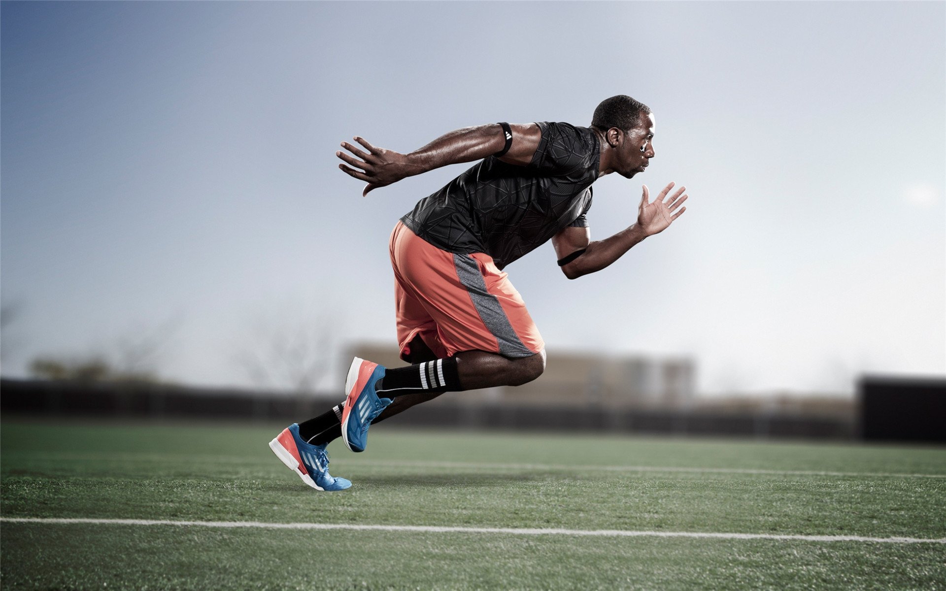 热火锋线球员通过拉伸训练保持身体柔韧性,热火前锋